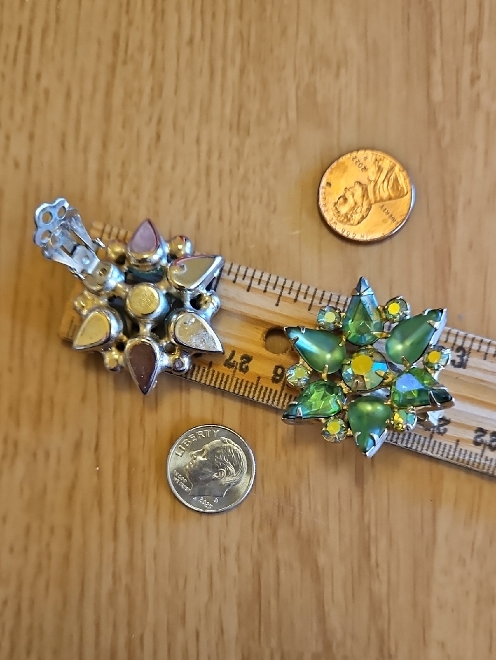 GARNE Vintage green Aurora Borealis starburst design clip on earrings - Picture 6 of 6